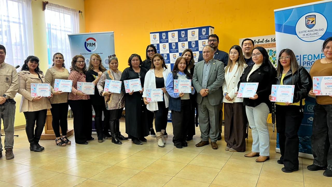 Veinte mujeres finalizaron curso de corte y confección