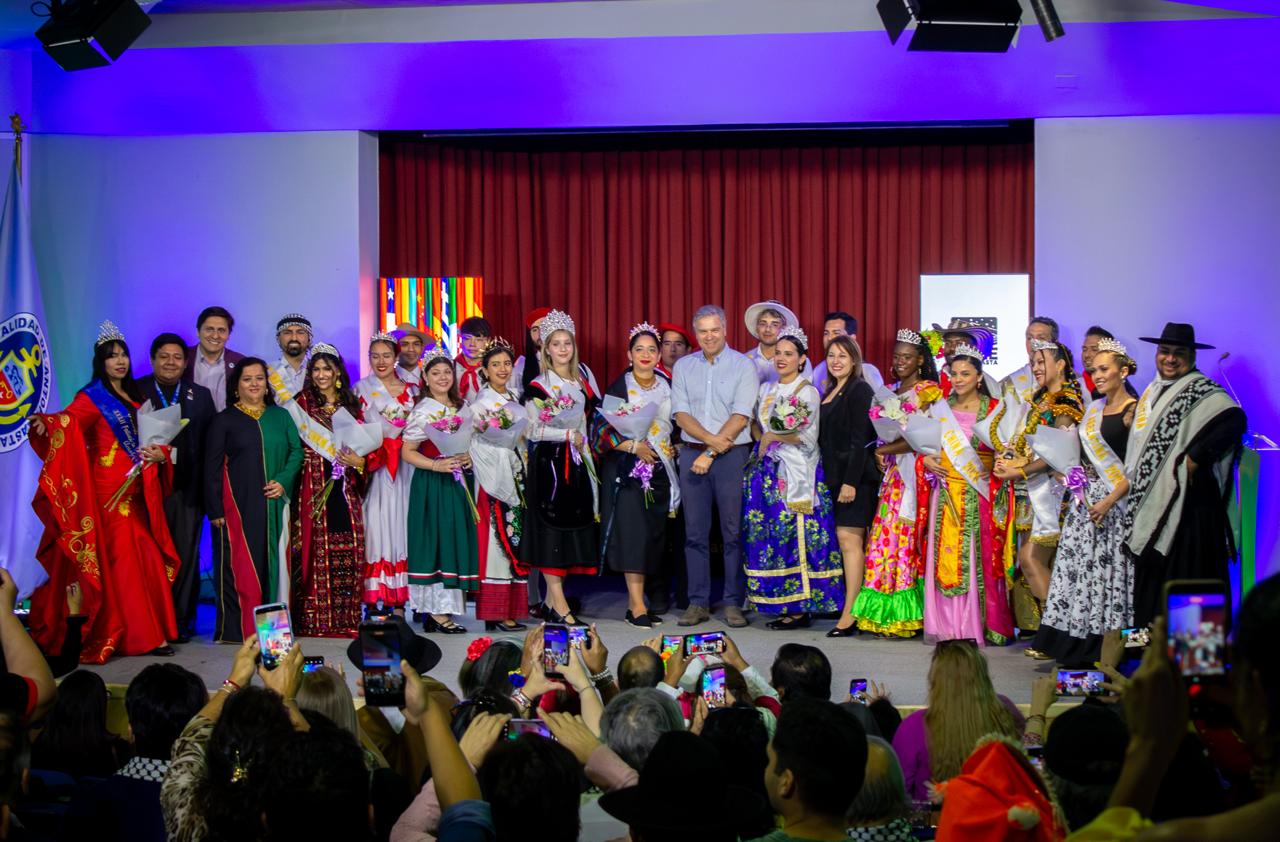 11 países, una sola fiesta: Colectividades Extranjeras presentaron a sus reinas y reyes