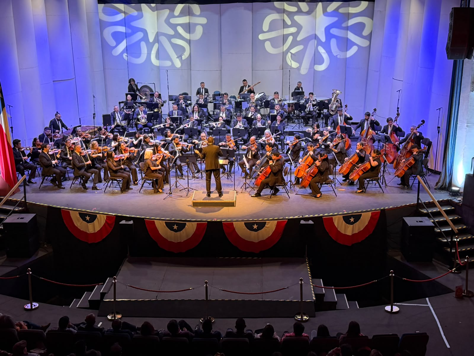 Con un estreno póstumo, la Orquesta Sinfónica rindió homenaje a la música chilena